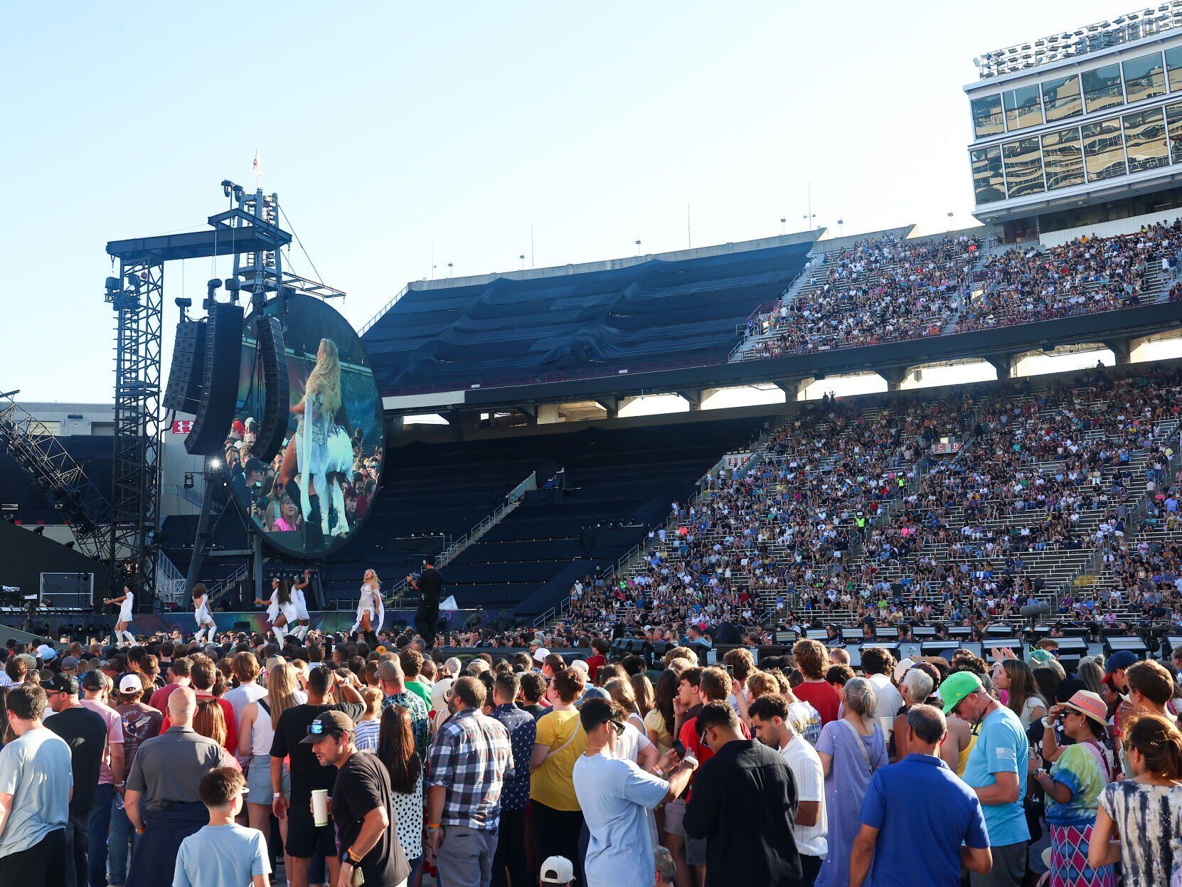 071925-coldplay-0020.JPG Elyanna crowd watches